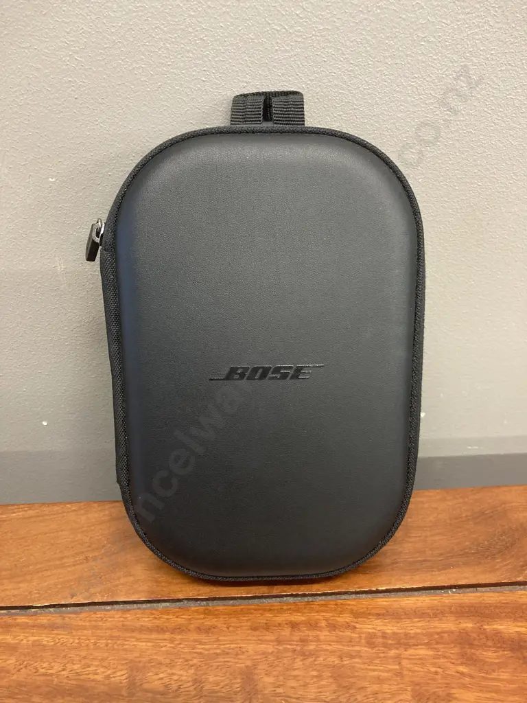 Bose QuietComfort Headphones - Black With Carry Case Image 1++